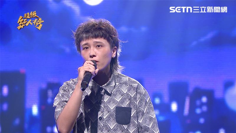 徐鈺婷本次拿出冠軍歌曲《鹹汫》應戰。(圖/超級紅人榜提供)