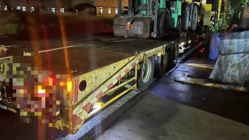 彰化騎士疑壓緣石摔車　慘遭曳引車輾喪命
