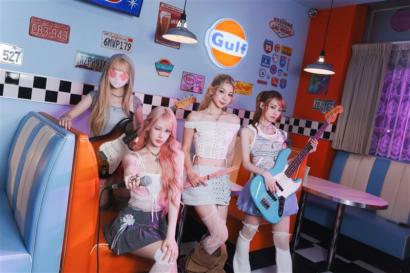 「SmileDash」左起麥莉、BIDO、Mina、侑真。(圖/富現音樂提供)