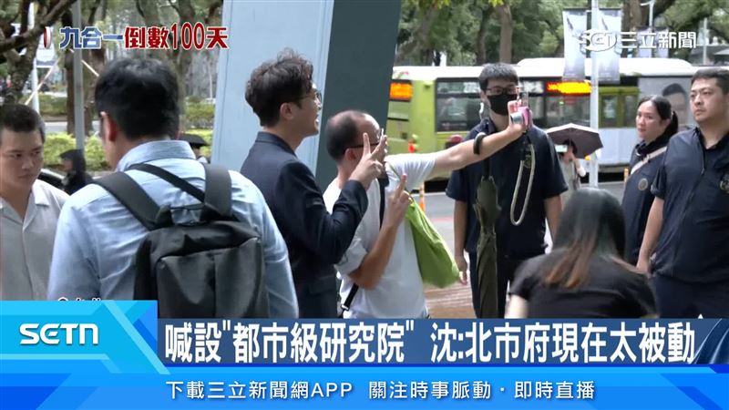 沈伯洋備民眾攔截搶拍照