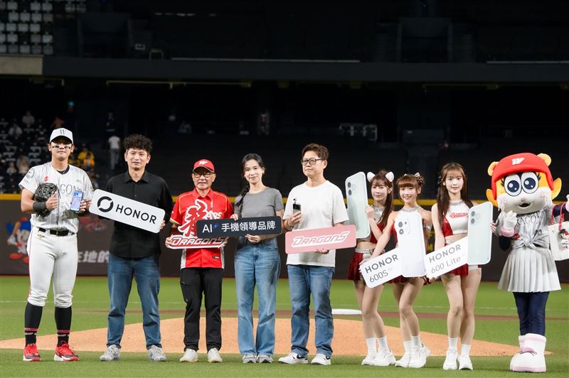 HONOR今(20)晚登上台北大巨蛋,成為首個進駐大巨蛋並與中華職棒深度合作的手機品牌。(圖/翻攝自HONOR Taiwan臉書)