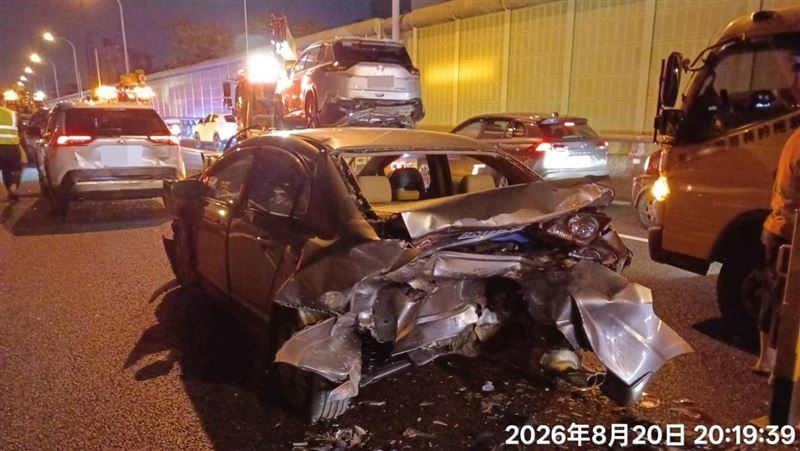 新／國1五楊高架連環撞！10車撞成團釀3傷