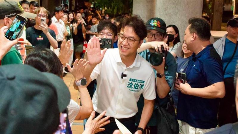 沈伯洋掃街擠爆像黃仁勳　藍營急推配票