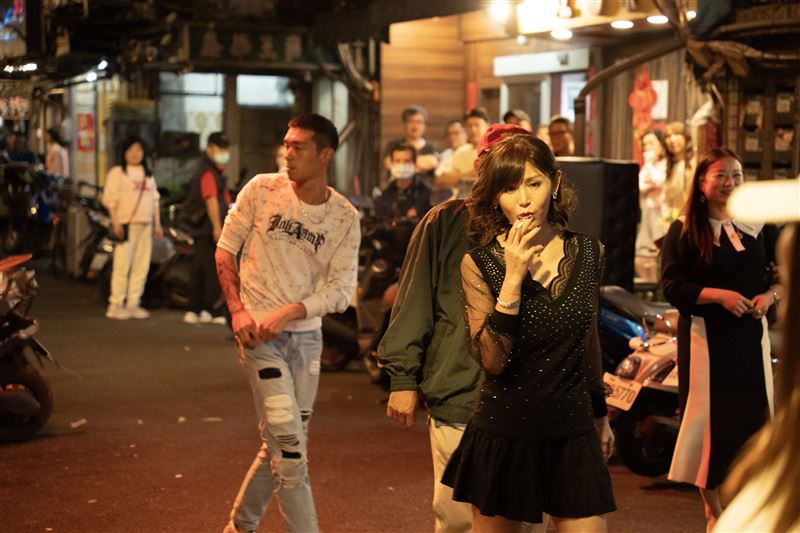 鄭仲茵在電影《大仙尪仔》飾演茶室小姐,很怕用語不夠貼切少了味道,還特別去萬華找當地朋友的長輩請教台語。(圖/公視台語台提供)