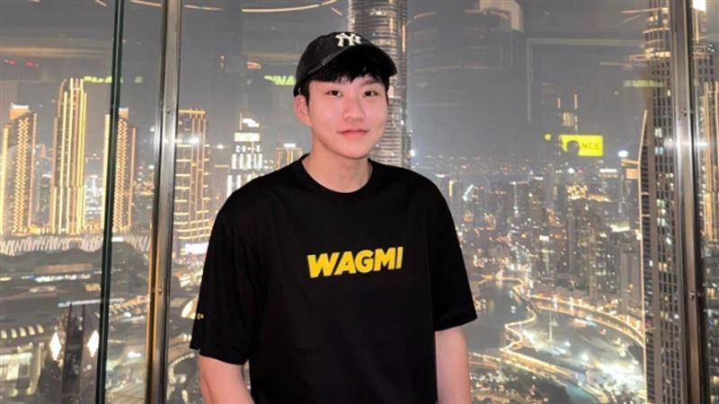 Joeman半夜PUA討牛肉麵！他女友起床煮麵
