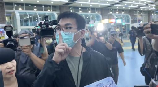 趙建銘抵台！撒離婚協議反擊：妳賠1億元
