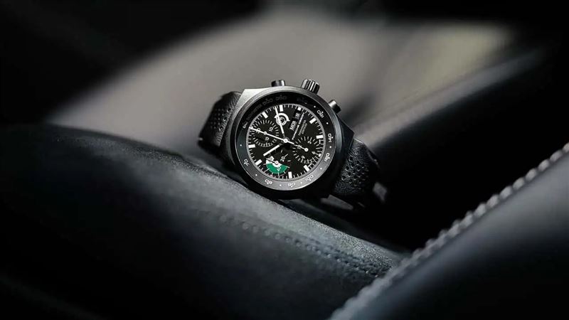 車主能搭配購買同主題鈦金屬計時碼錶。(圖/翻攝Porsche網站)