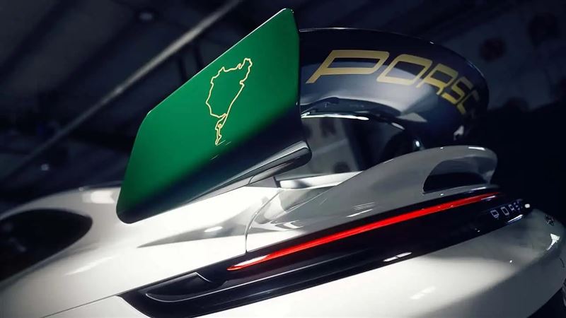尾翼有紐柏林賽道圖騰。(圖/翻攝Porsche網站)