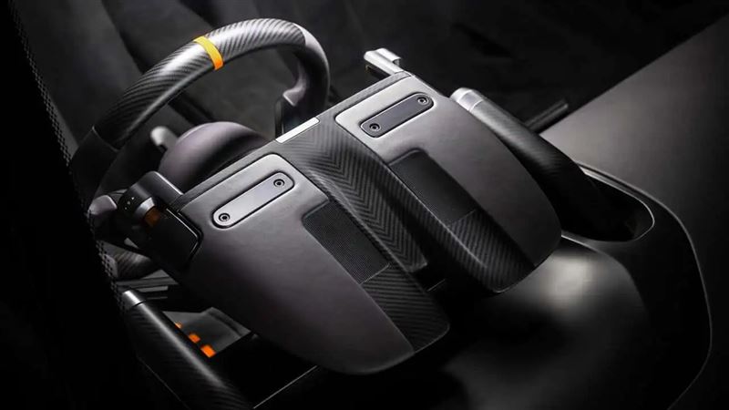 座艙保留傳統的機械氛圍。(圖/翻攝McLaren網站)