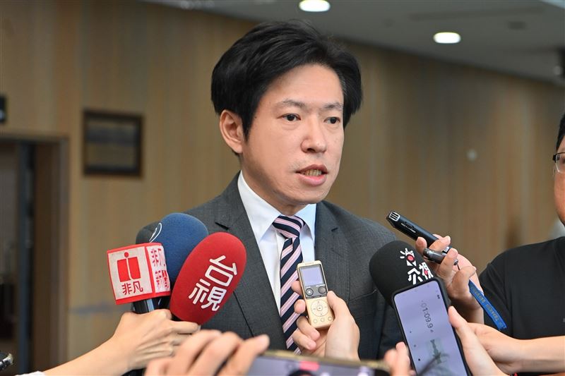 行政院秘書長張惇涵出席「114年調解案件榮獲中央各獎項績優人員表揚大會」受訪（圖／行政院提供）