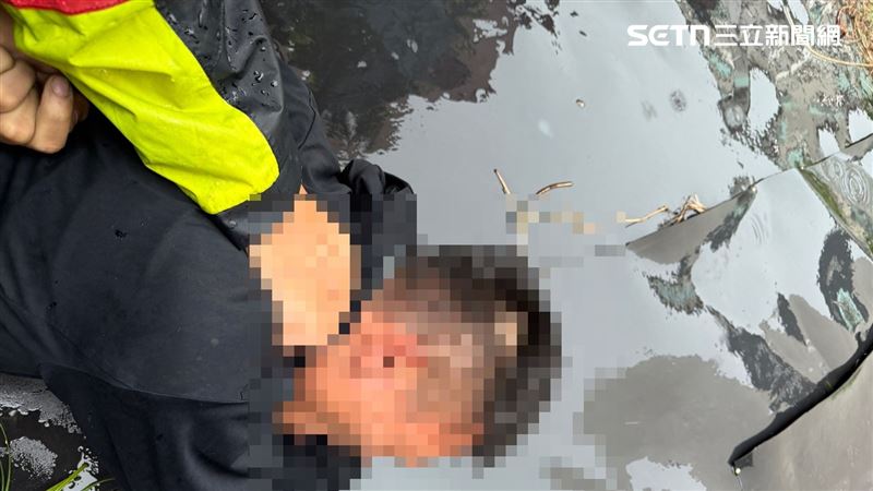 經查,25歲何姓男租客為通緝犯,試圖逃跑被逮。(圖/翻攝畫面)