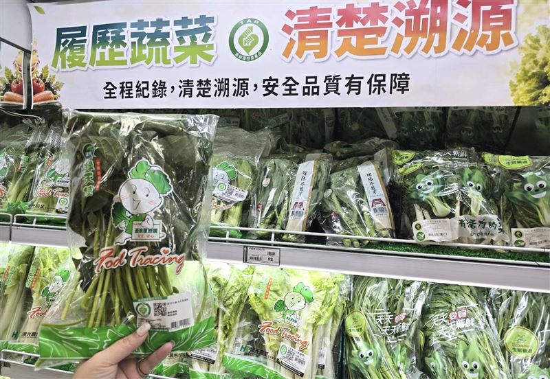 愛買產銷履歷空心菜、地瓜葉、油菜每包通通只要25元。(圖/愛買提供)