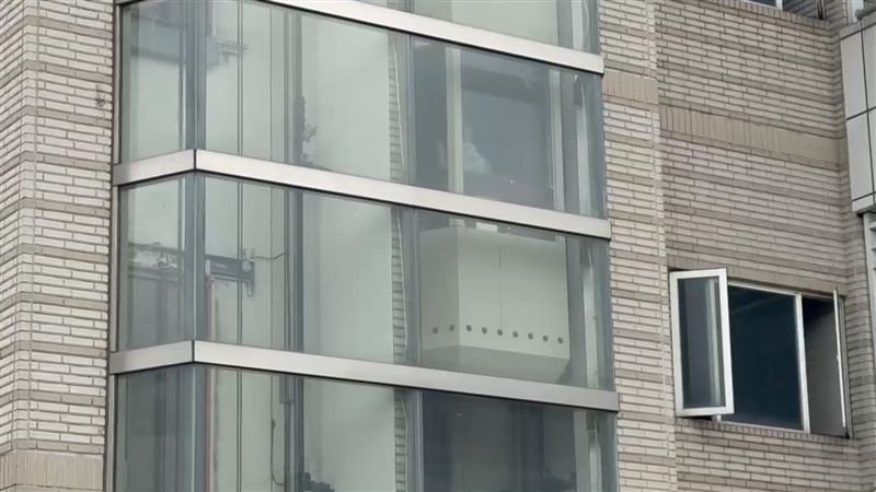 電梯「卡半空」嚇壞！彰化女慘受困50分鐘