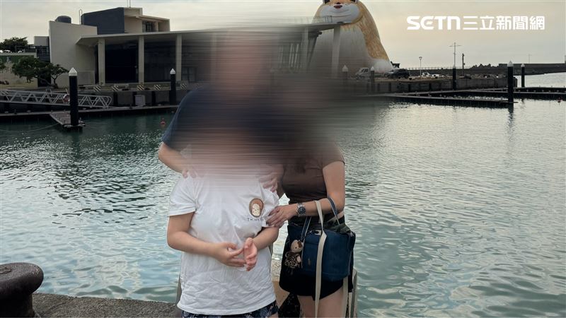 10年前一家三口開始有了裂痕,丈夫罹癌去世,傅姓女子要工作賺錢養家,又要照顧孩子,蠟燭兩頭燒。(圖/民眾提供)
