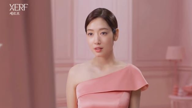 朴信惠纖細緊實的身形也讓網友驚嘆不已。(圖/翻攝自IG @ssinz7)