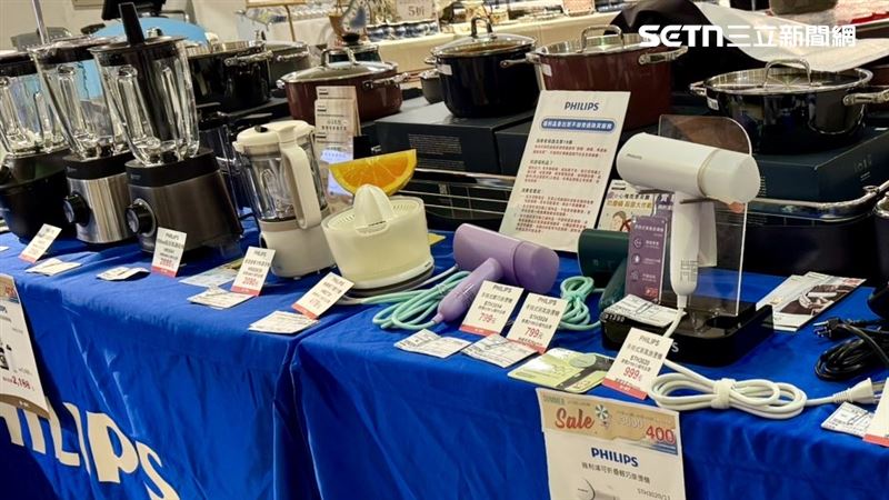 品牌砍一刀、百貨再補一刀,折扣完還能再疊加夢時代「滿3000送300」回饋,算下來不少商品千元有找。(圖/翻攝畫面)