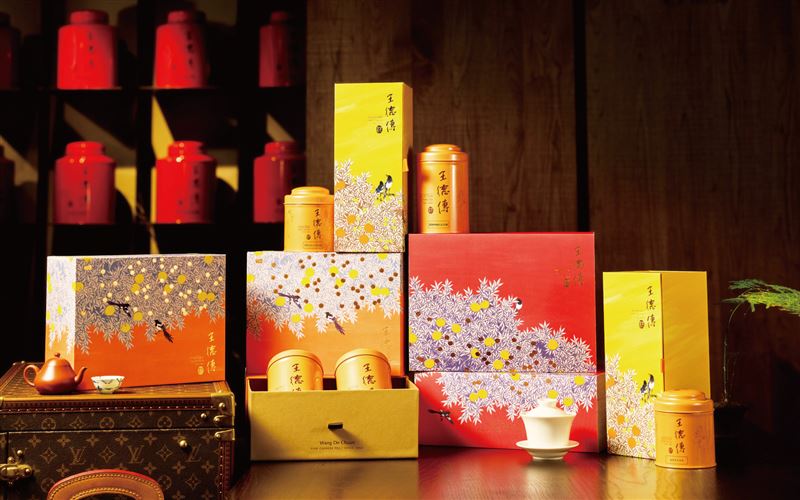 今年《同光・映月》中秋茶禮依不同品飲需求,推出《光霽》、《光映》與《光栩》等系列,呈現不同層次的臺灣茶品飲提案。(圖/品牌業者提供)