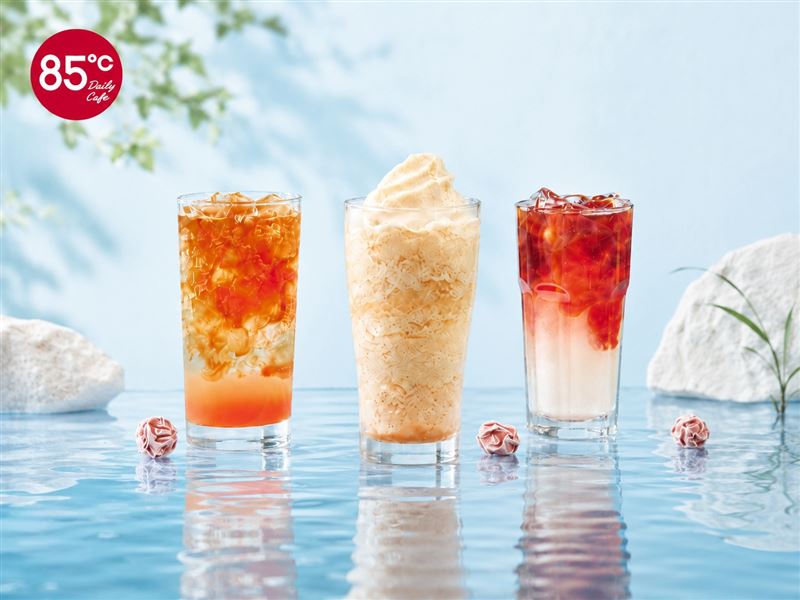 85℃夏日咖啡玩新花樣!甘梅、蜜桃攜手咖啡清爽登場。(圖/品牌業者提供)