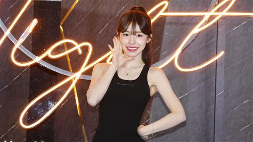 女神李多慧火辣現身　貼身短裙大秀S曲線