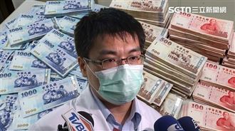 骨科名醫剖析，趙建銘每週瘋狂開診12診，結合高額自費療程，月收入突破200萬元絕非難事。（圖／AI生成圖）