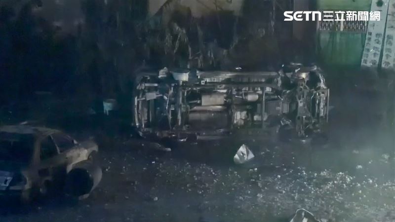大爆炸波及11台私家車、6台消防車。(圖/翻攝畫面)