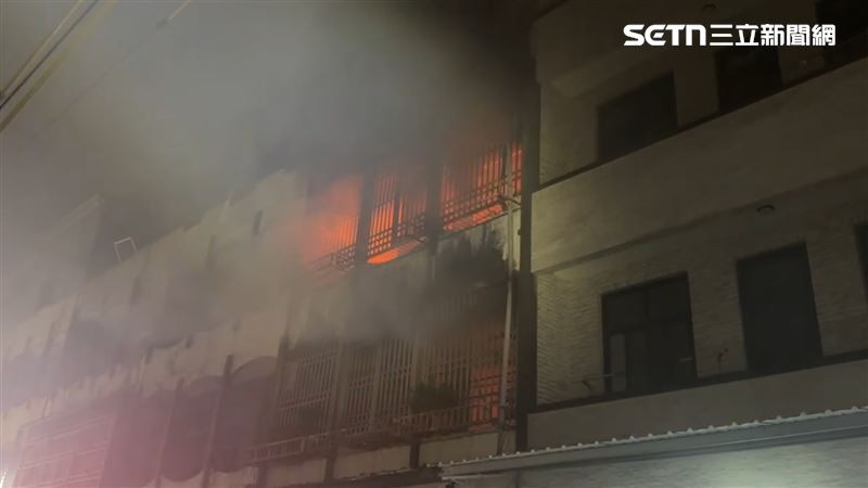 巨大震波,直接震碎方圓100公尺內的住家門窗,造成288巷7戶、342巷1戶民宅失火。(圖/翻攝畫面)