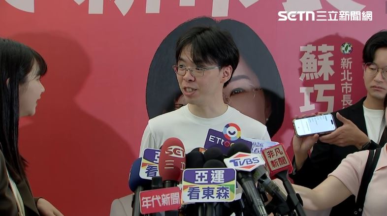曾上過沈伯洋刑法課程的廖姓律師回憶，沈伯洋上課幽默風趣且能深刻感受到他的教學熱忱，他拼命想將自己所知道的分享給大家、造福每個想考上國考的同學。（圖／翻攝畫面）