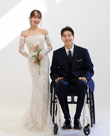 朴偉2024年與韓國女團Secret前成員宋枝恩結婚。（圖／翻攝自IG @we_park）