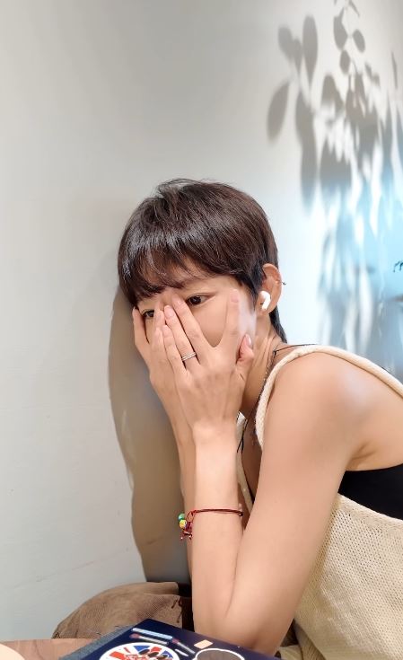 韓國女星申素律換上俐落超短髮造型。(圖/翻攝自IG @shin_so_yul)