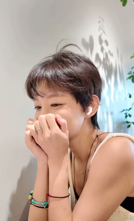 韓國女星申素律換上俐落超短髮造型。(圖/翻攝自IG @shin_so_yul)