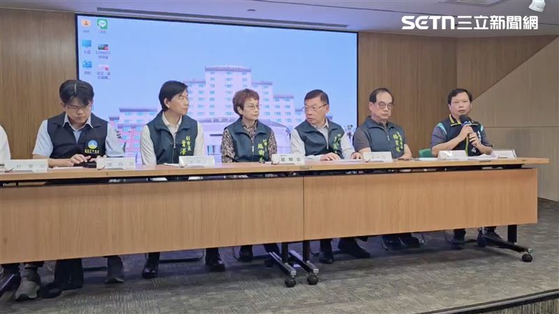 市府查出涉案人為高雄一家五金公司王姓業者，出面居中仲介、將廢棄物放進這處空地的，則是另一名楊姓男子。（圖／翻攝畫面）