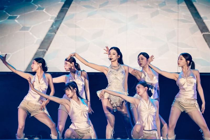 周子瑜今年7月首度以個人身份來台演出。（圖／翻攝自IG @thinkaboutzu）