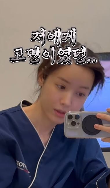 柳芝葉在社群上透露自己接受了胸部整形重修手術諮詢。（圖／翻攝自IG @est_lyu）
