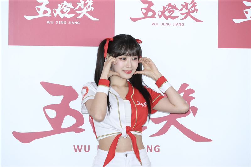 邊荷律談網友留言。(圖/記者田俊彥攝影)