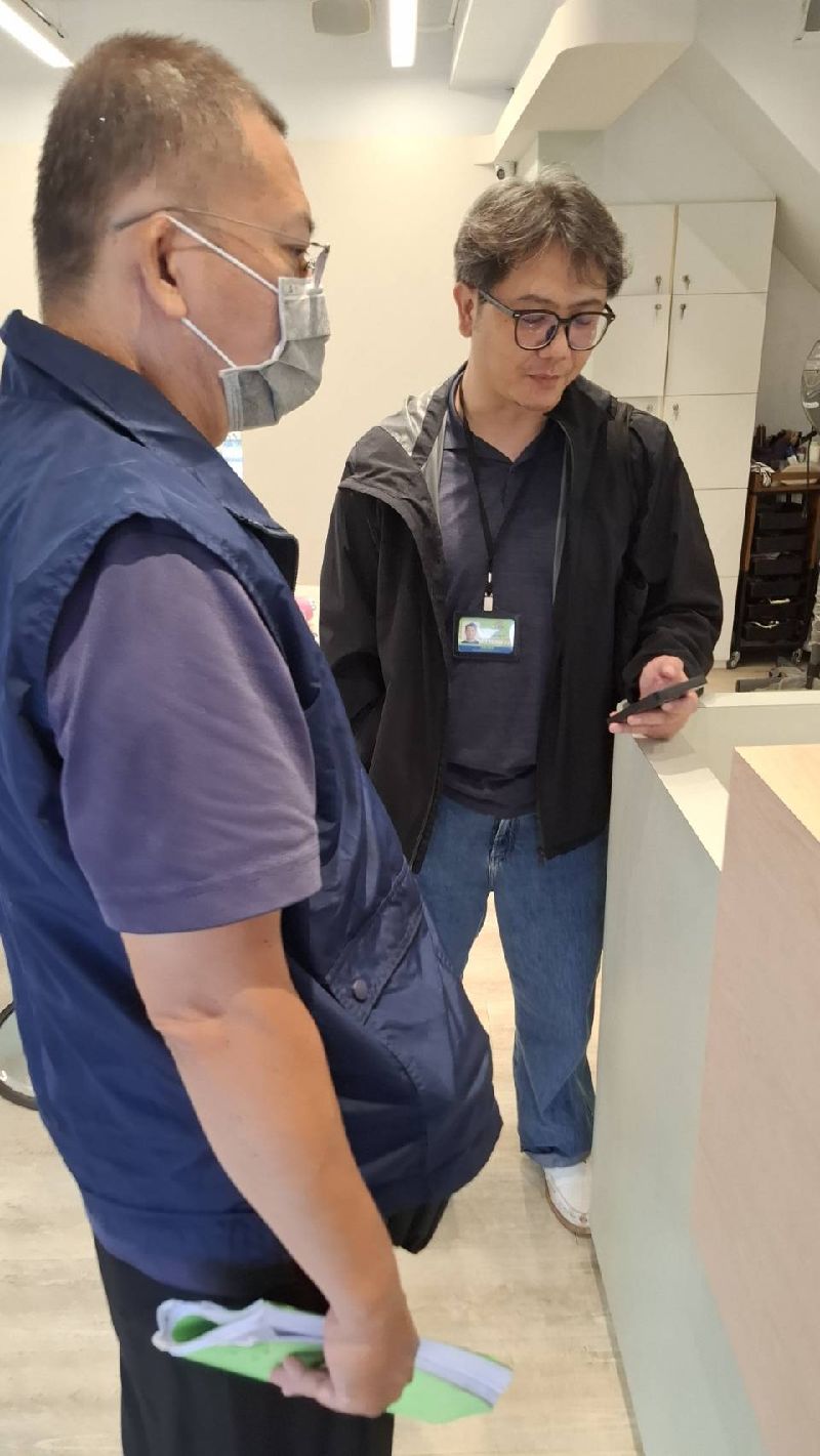 高雄市環保局獲報前往業者登記在鼓山區地址稽查,但到場發現該處為髮廊。(圖/高雄市環保局提供)