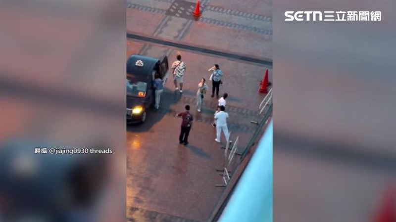 計程車加速狂飆,另一組乘客最後有驚無險趕上。(圖/翻攝自Threads @jiajing0930)