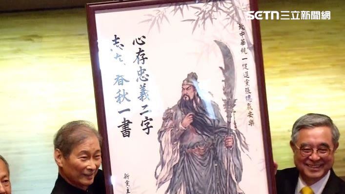 白狼赴新黨黨慶!吳成典:我中國人我驕傲