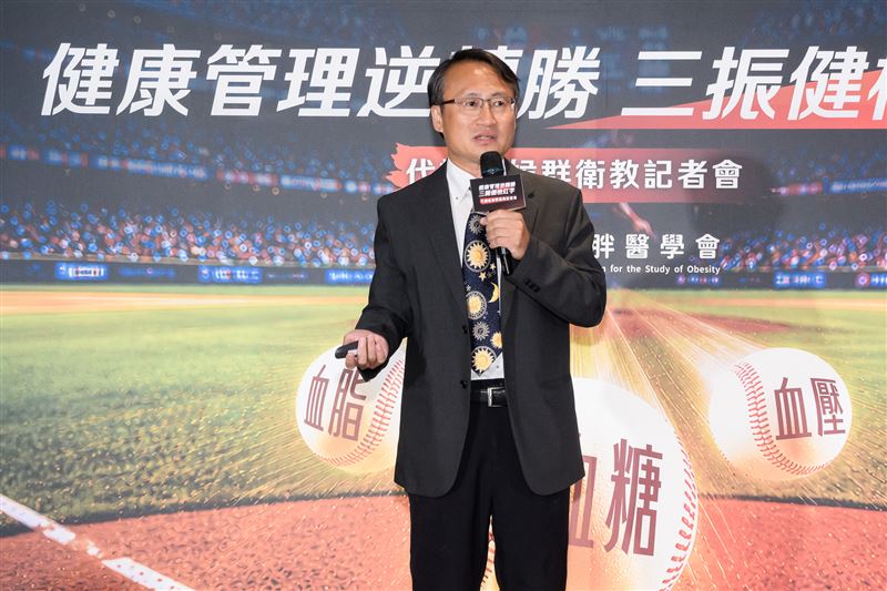 林文元醫師分享肥胖是引發代謝症候群的核心因子，呼籲民眾如有肥胖問題或符合代謝症候群指標，應即時就醫諮詢。（圖／台灣肥胖醫學會提供）
