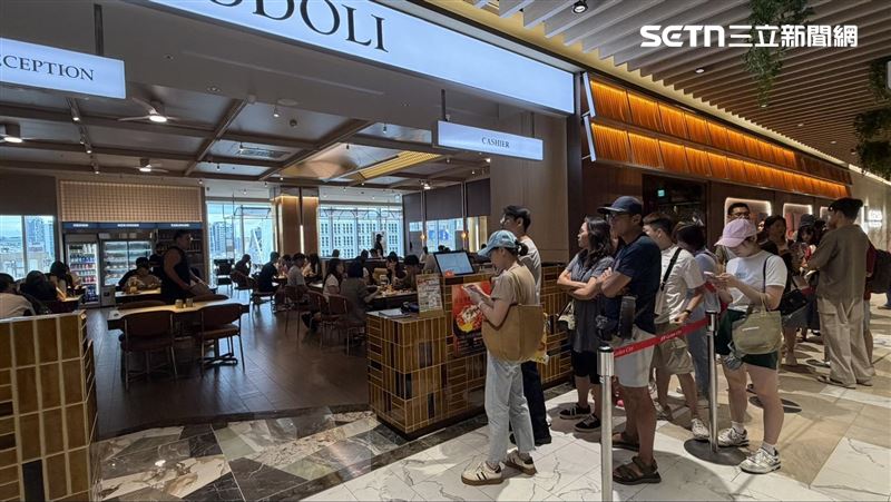 被譽為「全台北最好吃的韓式豆腐鍋」豆豆里人潮爆滿。(圖／記者賴俊佑攝影）