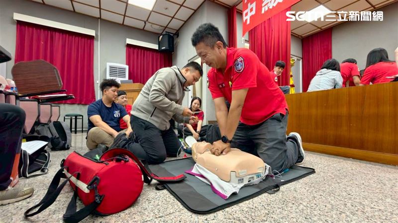 在336小時的課程中,所有學員傾盡全力學習專業技術。(圖/記者洪正達攝影)