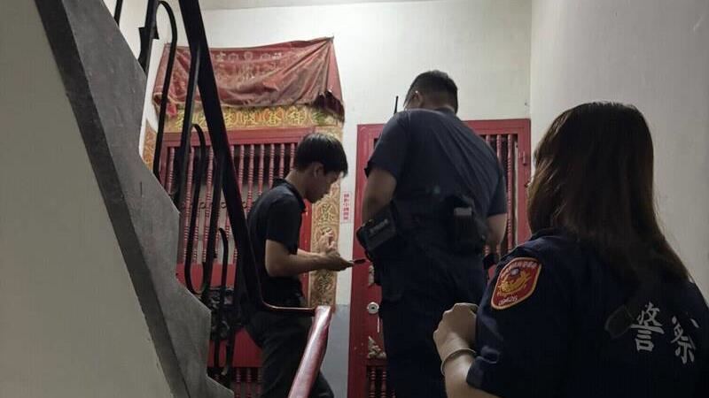 深夜闖公寓按鈴敲門 新店警帶他返所醒酒