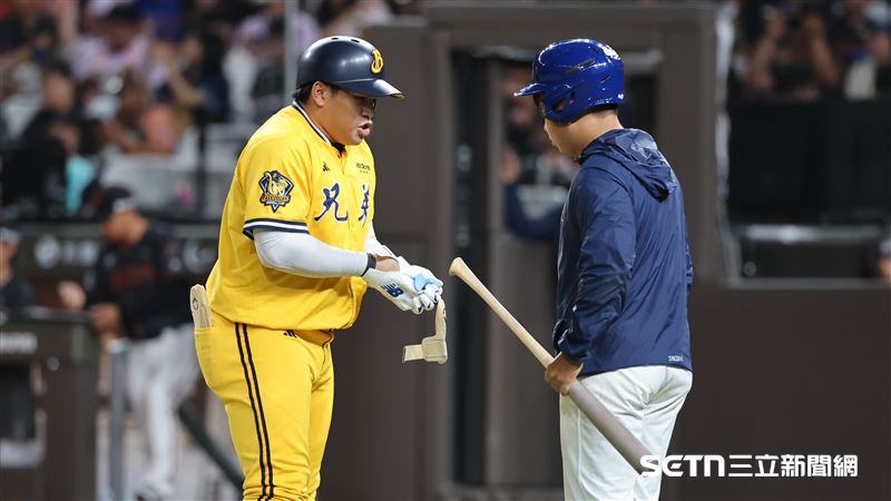 中職37年例行賽,中信兄弟指定打擊曾頌恩選到保送。(圖/記者劉彥池攝影)
