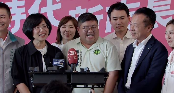 小英菇雕刻賽起跑　蘇巧慧笑：長得蠻像我