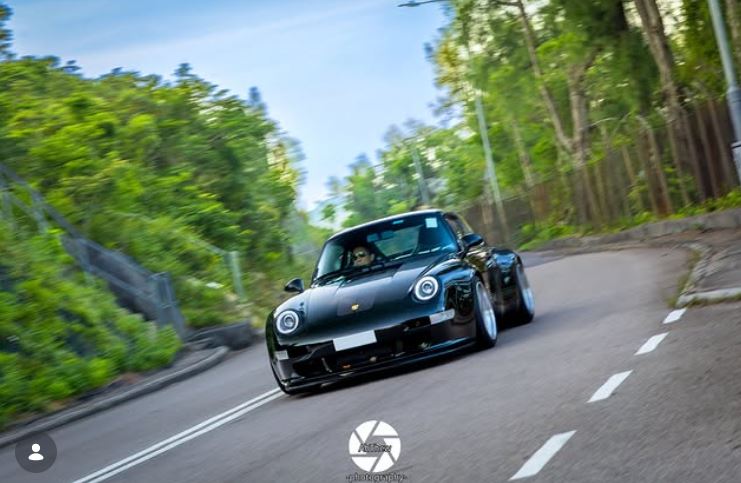 攝影師意外捕捉到影帝梁朝偉開車畫面。(圖/翻攝自IG @ahthew_photography)