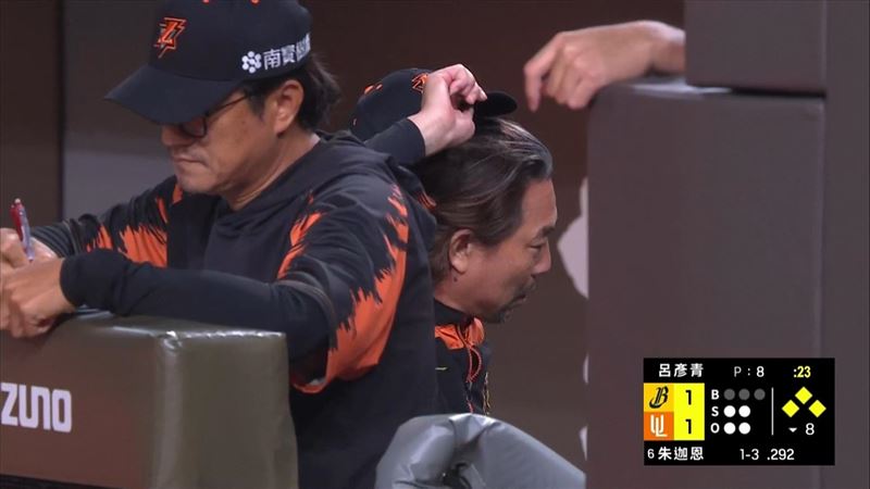統一獅總教練林岳平氣到摔帽。(圖/翻攝CPBL TV畫面)