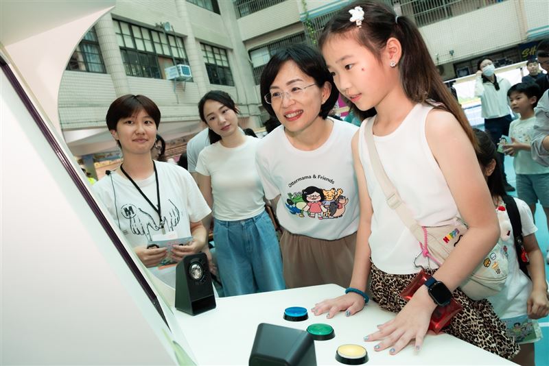 蘇巧慧說,「做中玩、玩中學」正是這次水獺媽媽樂園希望帶給大家的核心理念(圖/蘇巧慧競辦提供)