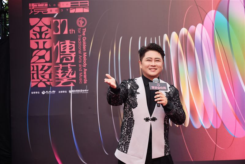陳昭瑋負責音樂專業。（圖／一茗精人工作室x全球巨星工作室提供）
