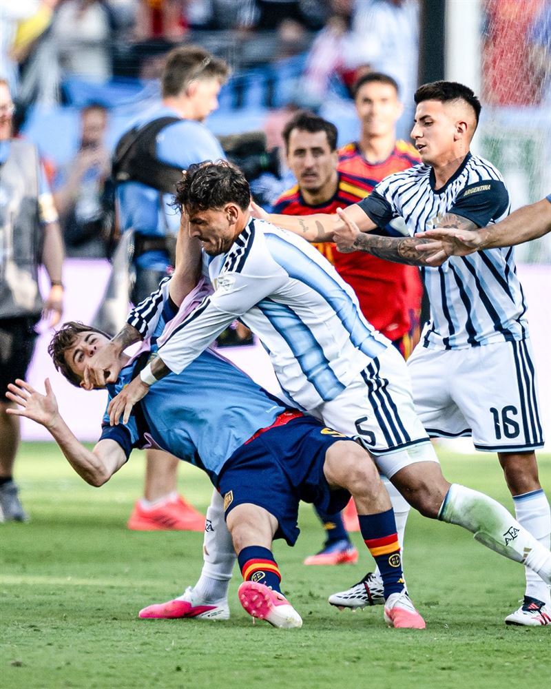 世足決賽後動粗,阿根廷3將遭FIFA禁賽及罰款。(圖/翻攝自X平台 @brfootball)