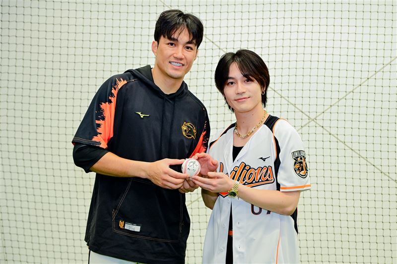 松田元太被說和球星潘傑楷撞臉,元太狂讚對方超級帥(圖/統一獅球團提供)