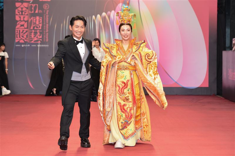 江老師扮武則天、蔡昌憲變指揮家!第37屆傳藝金曲獎紅毯超吸睛